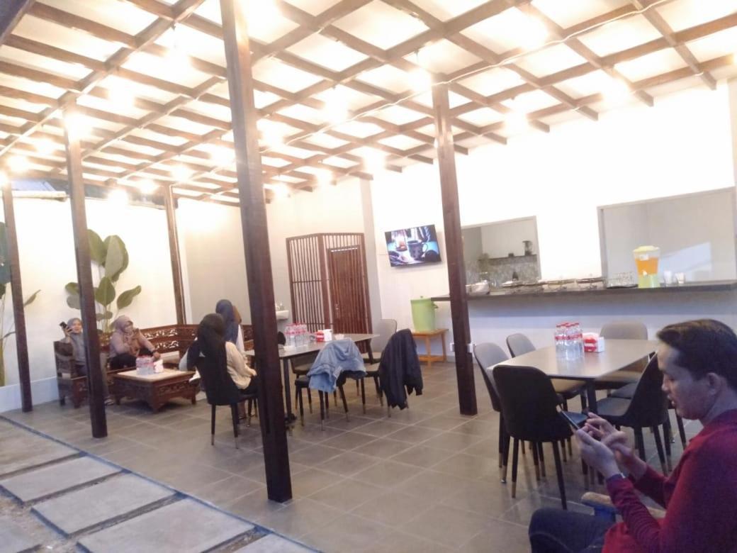 Baronda Guest House Sorong Exterior foto
