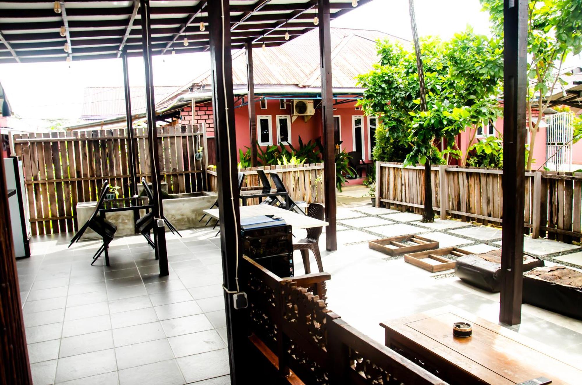 Baronda Guest House Sorong Exterior foto